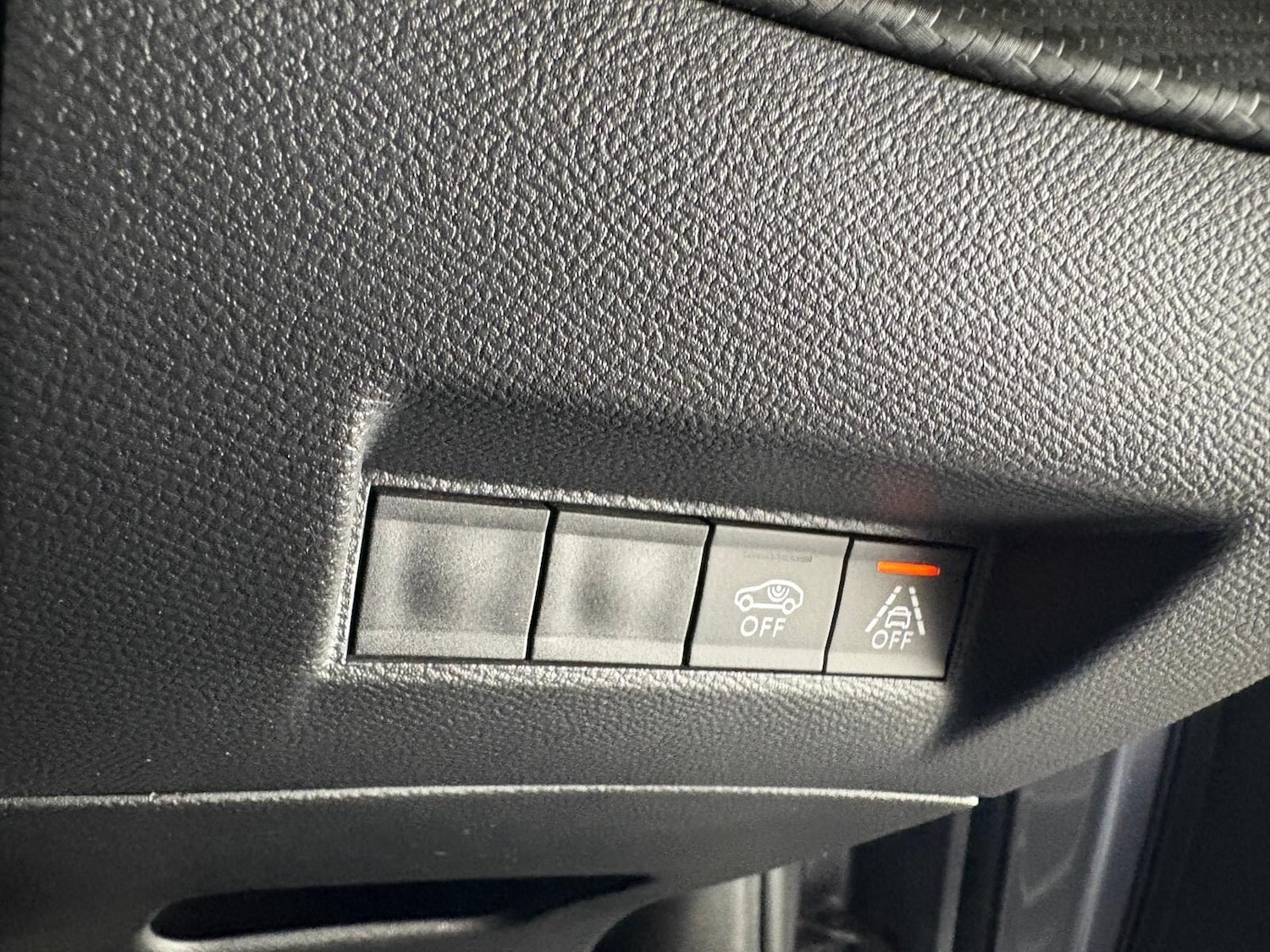 Used Peugeot E-2008 2022 for sale - 75904562: Photo 27