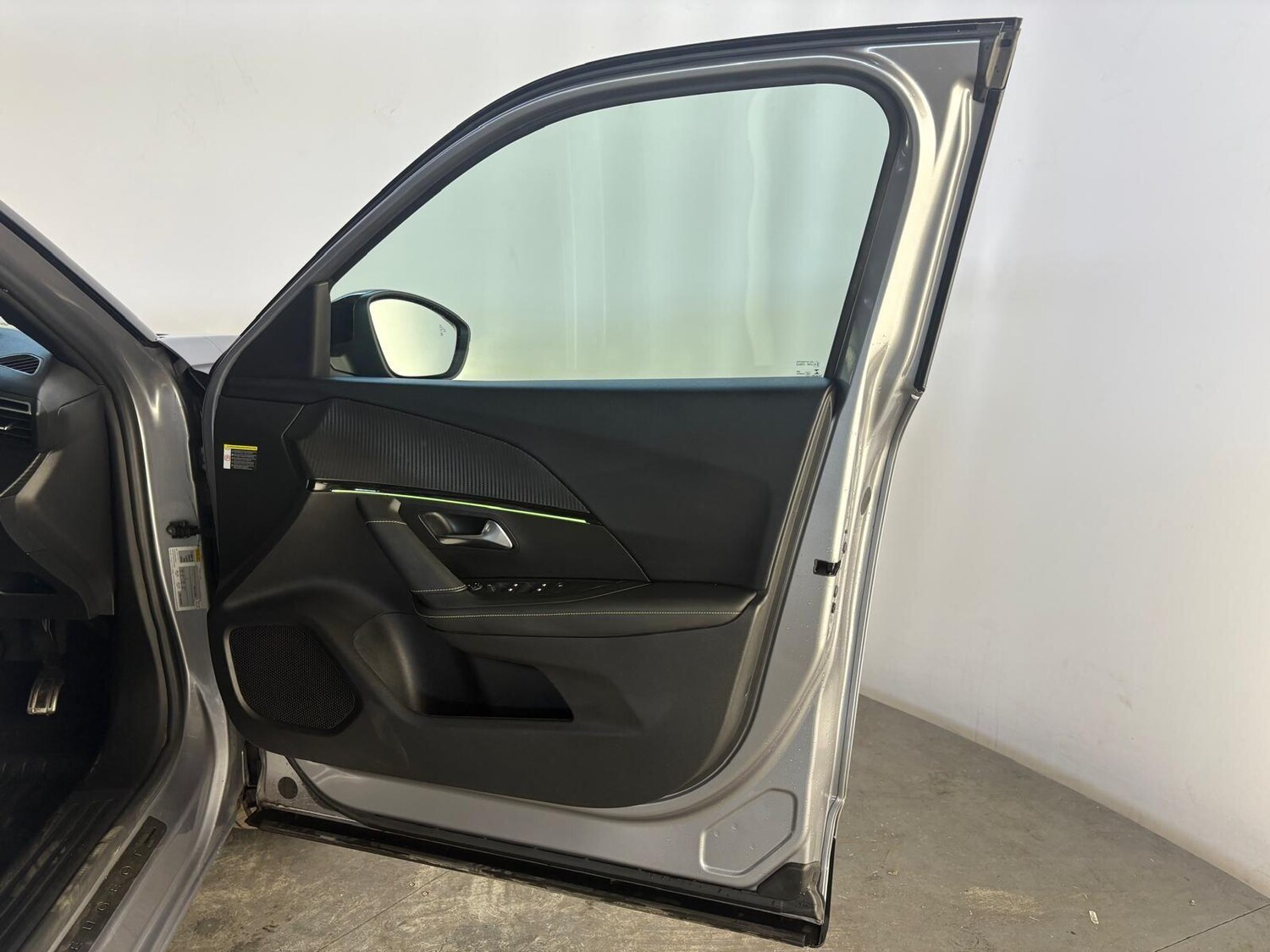 Used Peugeot E-2008 2022 for sale - 75904562: Photo 31