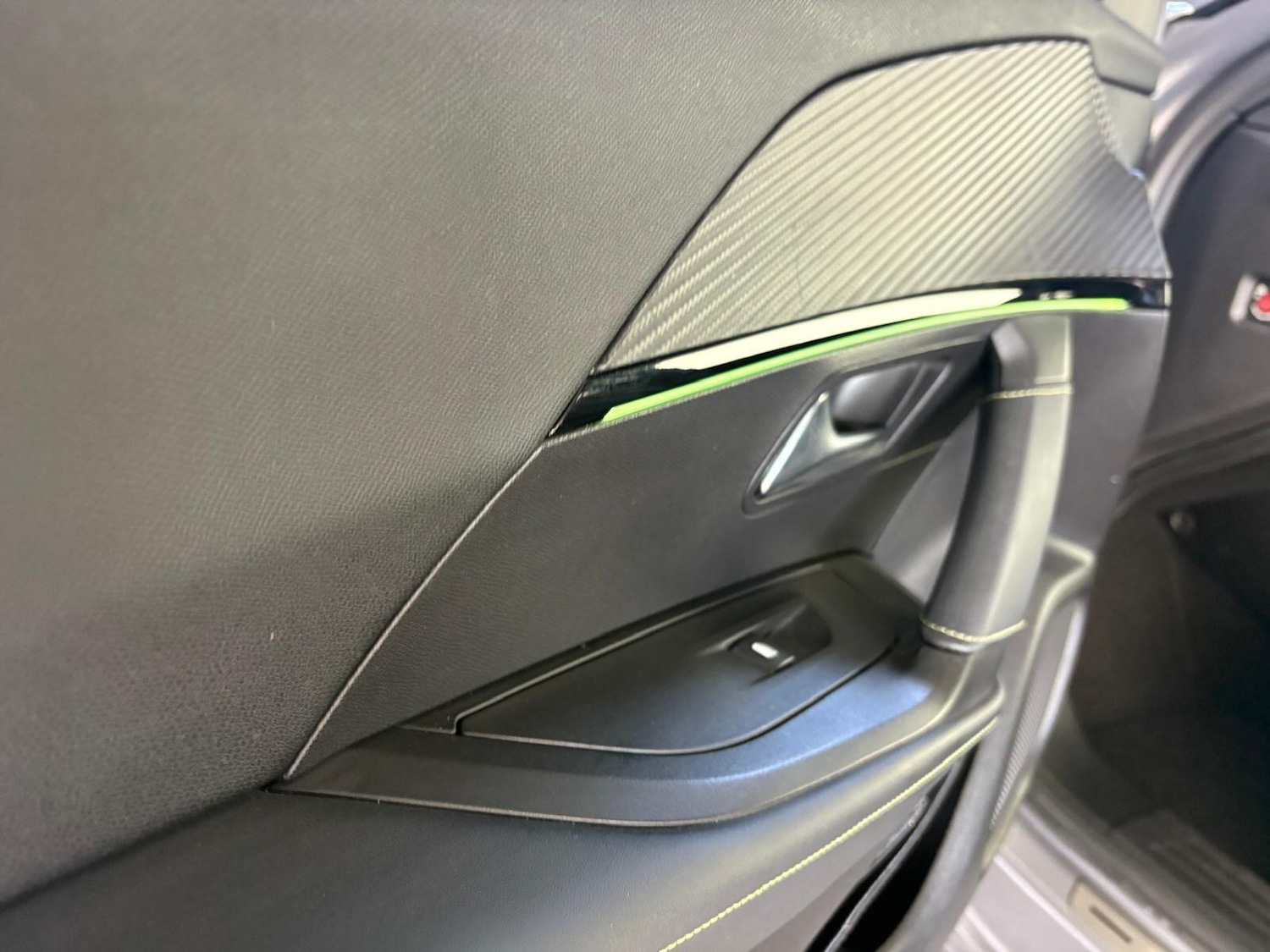 Used Peugeot E-2008 2022 for sale - 75904562: Photo 33