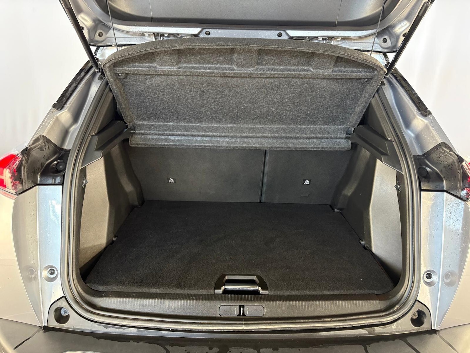 Used Peugeot E-2008 2022 for sale - 75904562: Photo 39