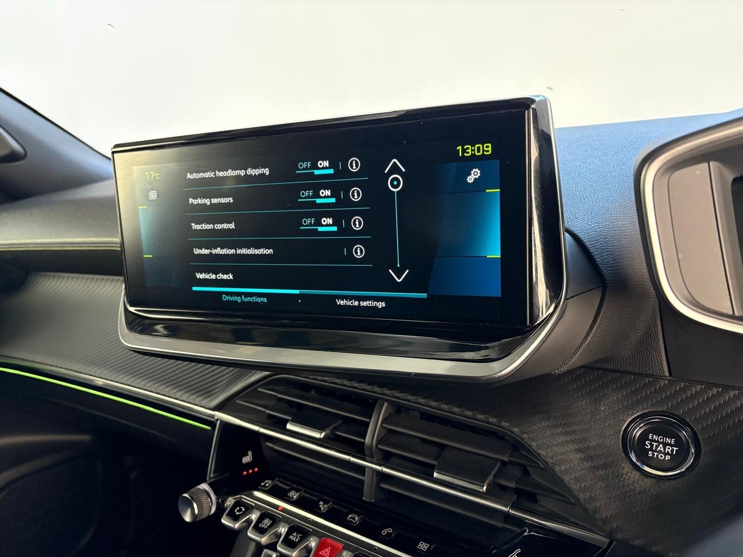 Used Peugeot E-2008 2022 for sale - 75904562: Photo 43