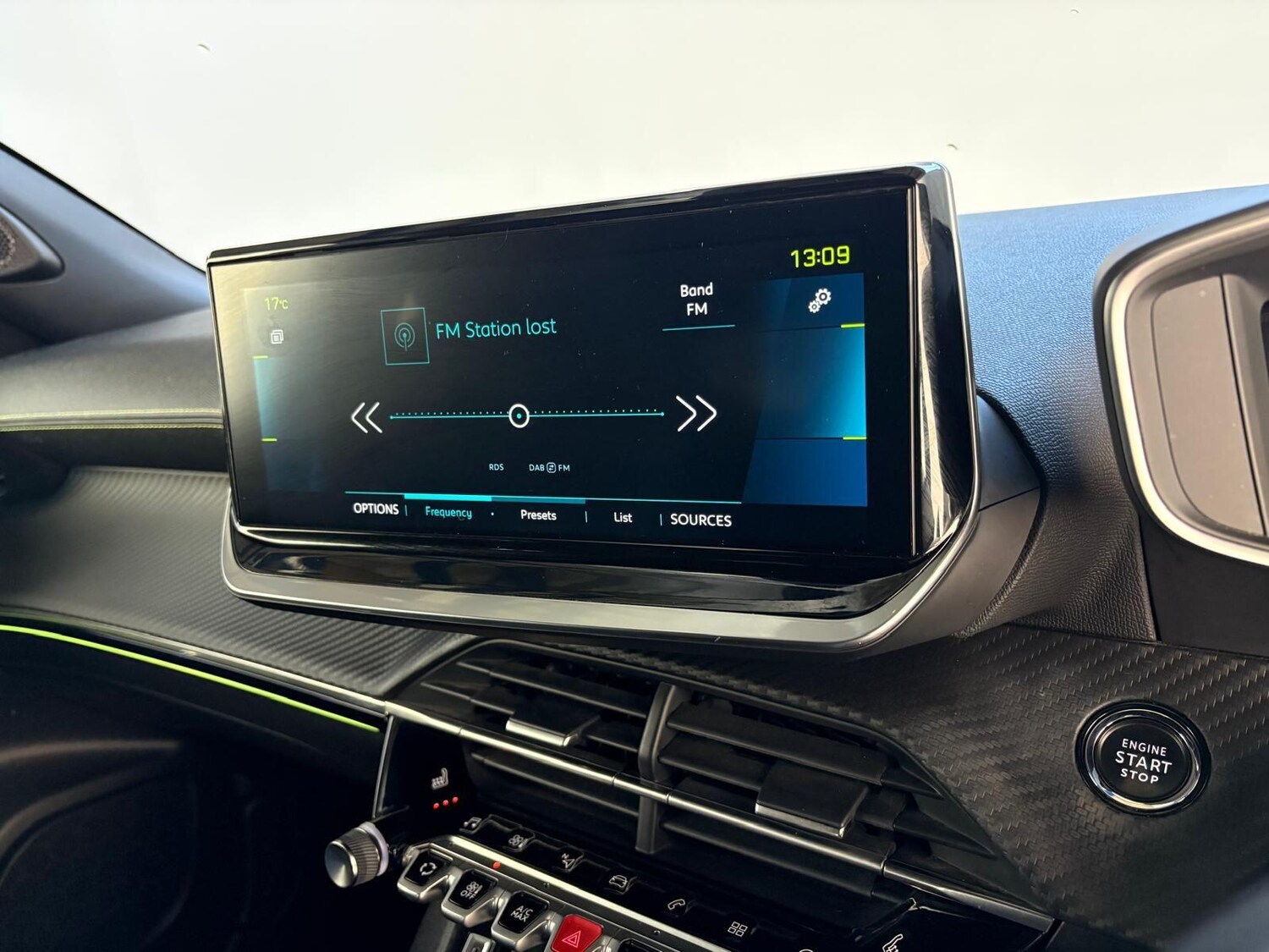 Used Peugeot E-2008 2022 for sale - 75904562: Photo 46