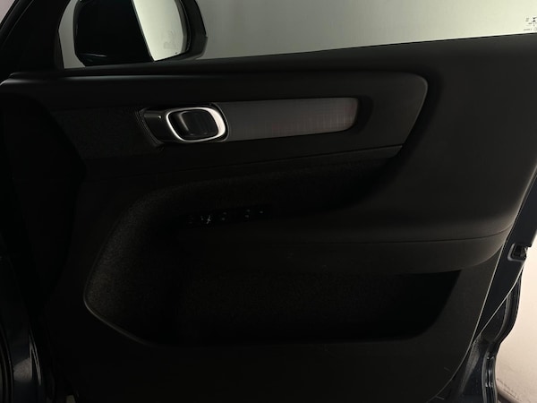 Used Volvo XC40 2021 for sale - 75645521: Photo 29