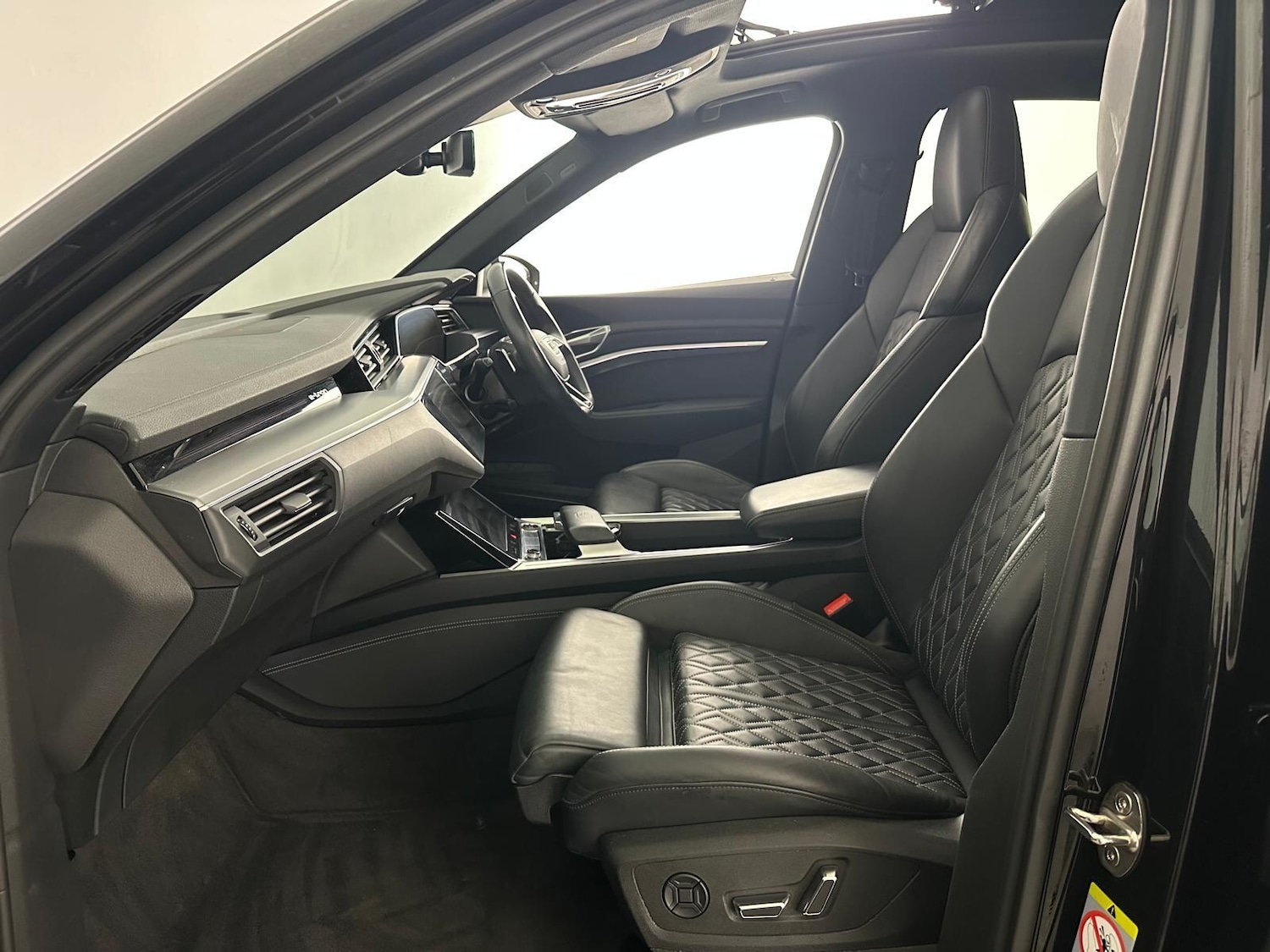 Used Audi e-tron S 2021 for sale - 76457786: Photo 12