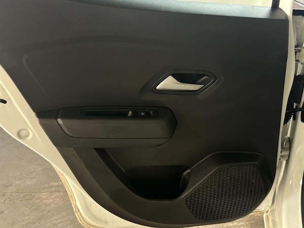 Used Dacia Sandero 2023 for sale - 76060525: Photo 33