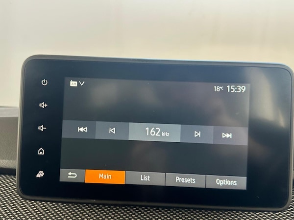 Used Dacia Sandero 2023 for sale - 76060525: Photo 40