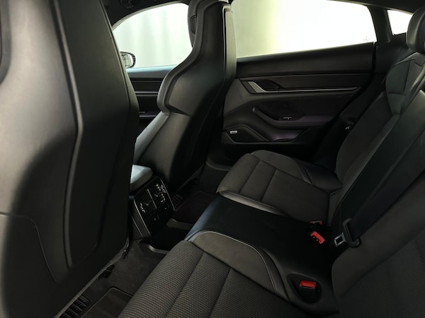Used Porsche Taycan 2020 for sale - 75720280: Photo 16