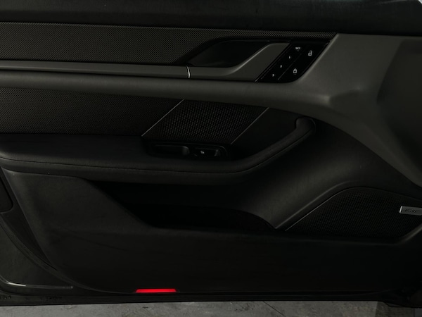 Used Porsche Taycan 2020 for sale - 75720280: Photo 31