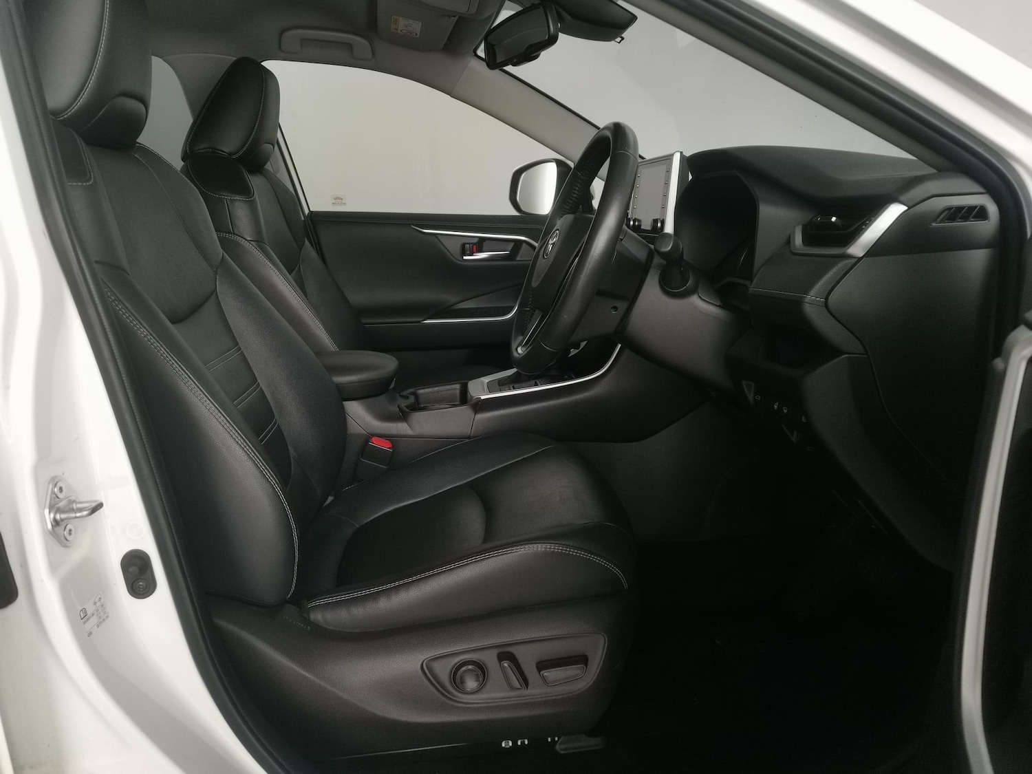 Used Toyota RAV4 2021 for sale - 76361126: Photo 9