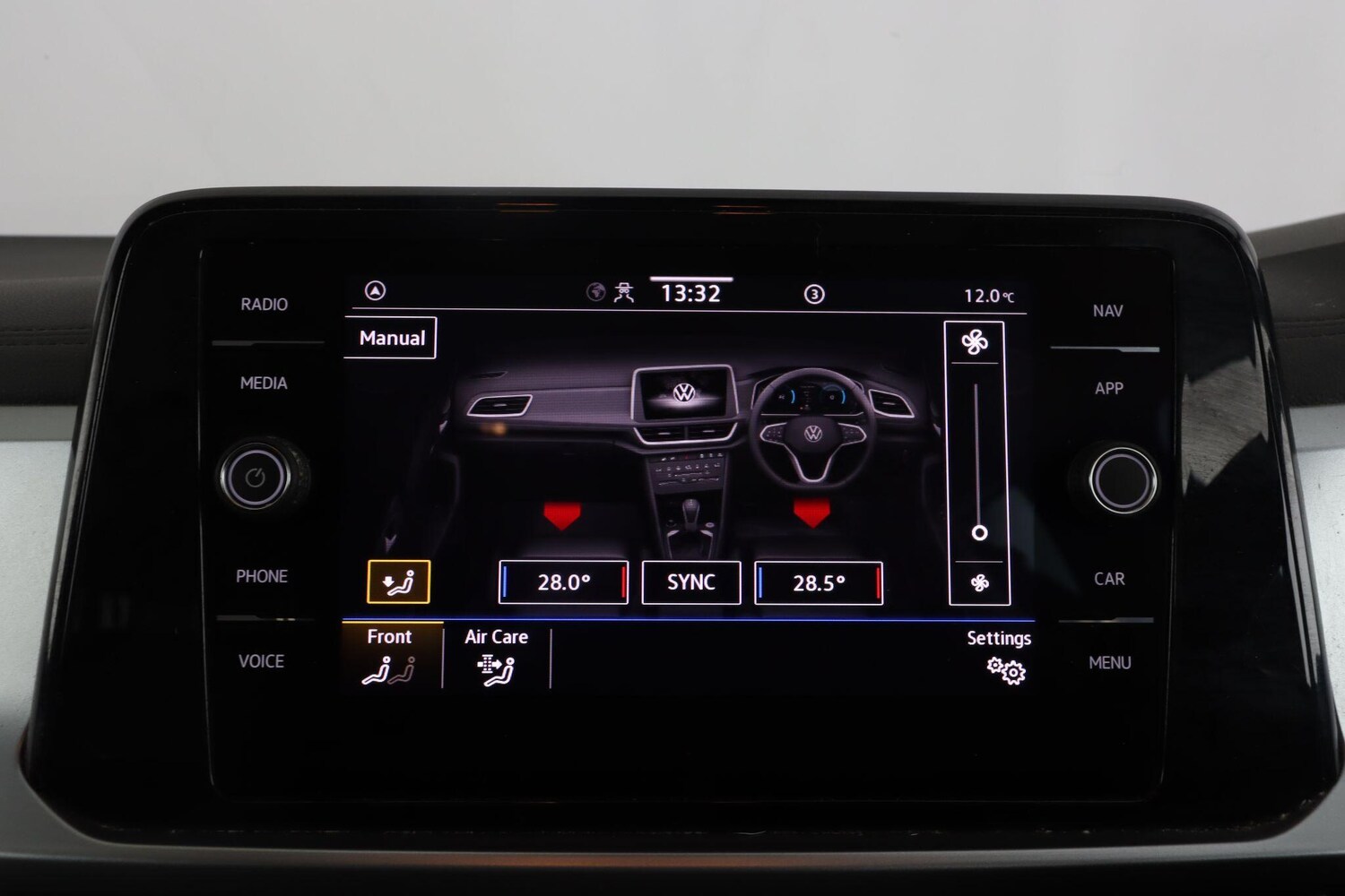 Used Volkswagen T-Roc 2024 for sale - 77586572: Photo 41