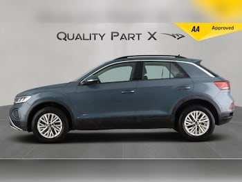 Used Volkswagen T-Roc 2024 for sale - 77586572: Photo