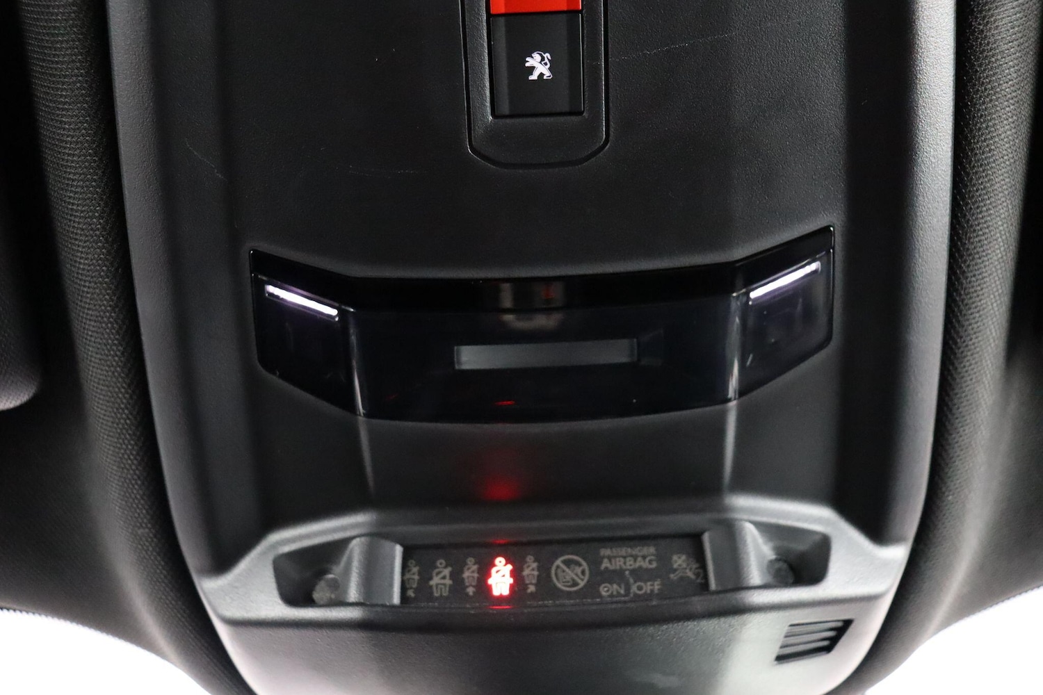 Used Peugeot E-2008 2022 for sale - 77203943: Photo 25