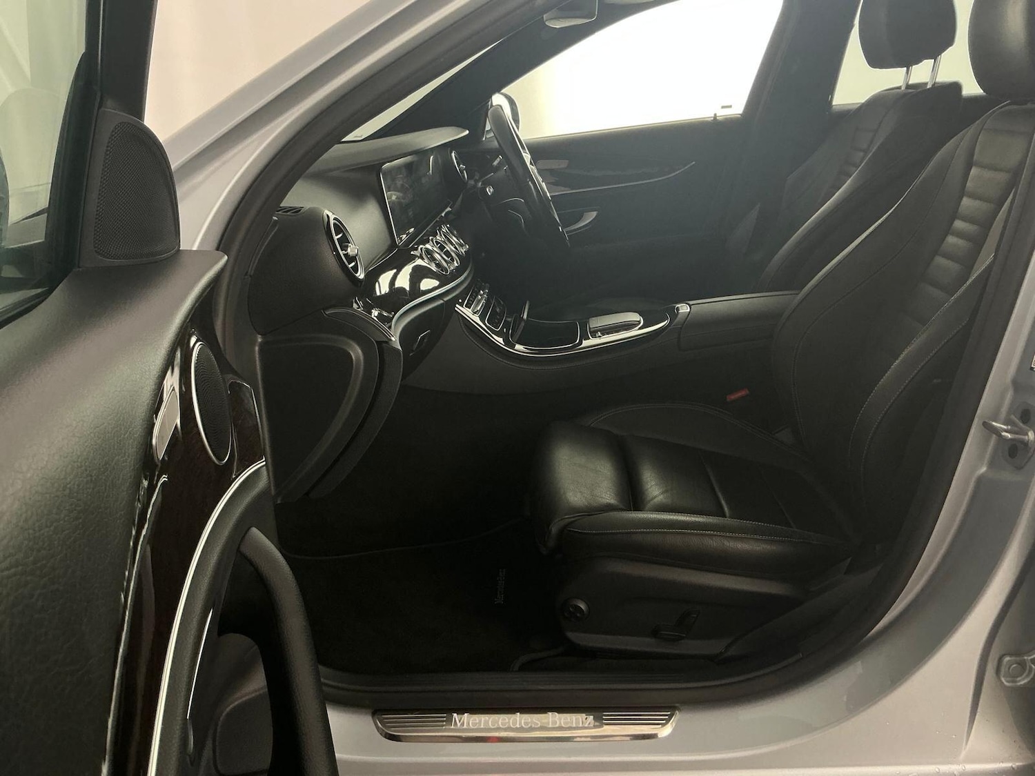 Used Mercedes-Benz E Class 2020 for sale - 76898314: Photo 11