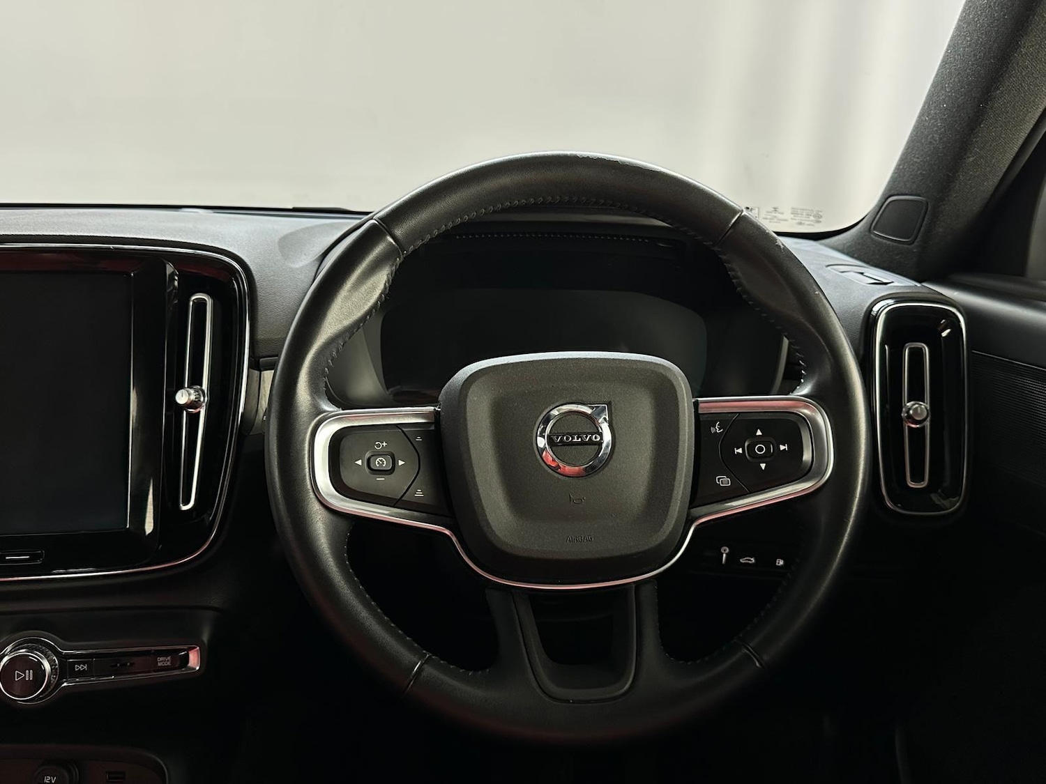 Used Volvo XC40 2020 for sale - 76965537: Photo 9