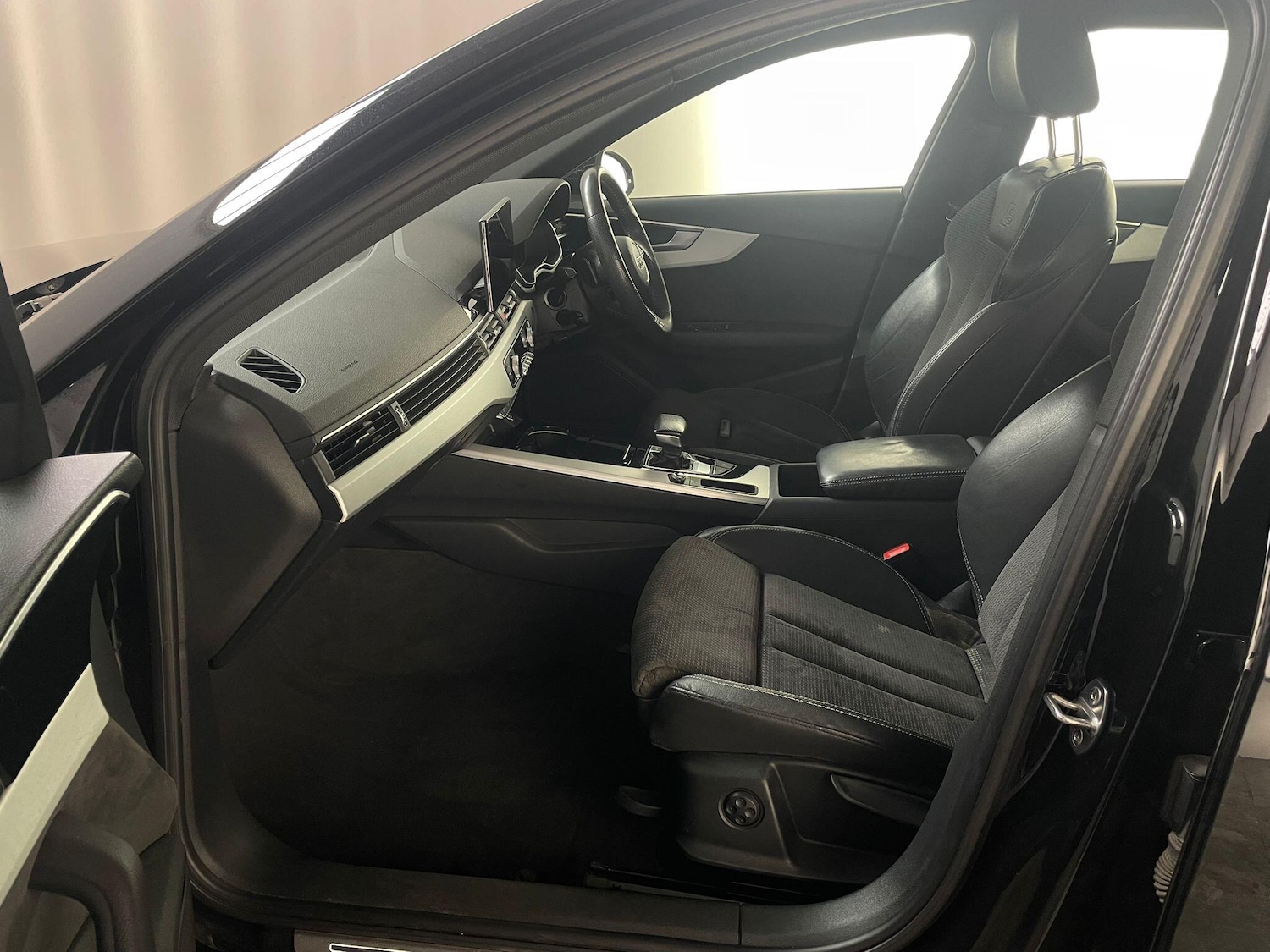 Used Audi A4 Avant 2019 for sale - 76152395: Photo 10