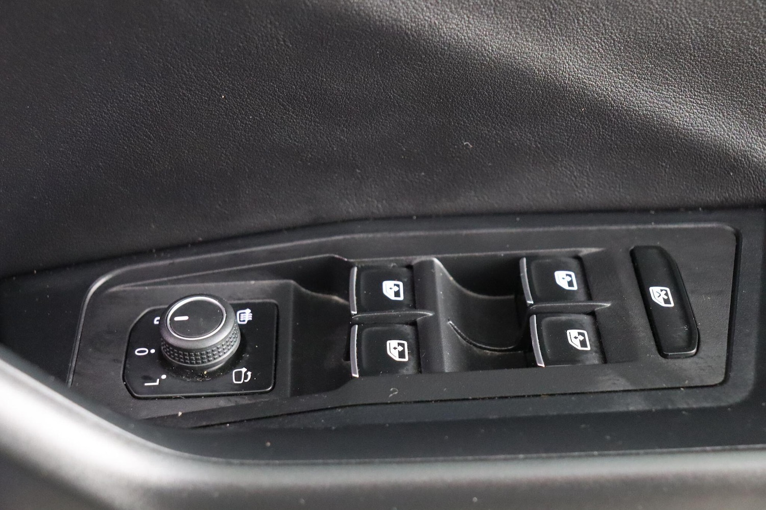 Used Volkswagen T-Roc 2023 for sale - 77926061: Photo 17