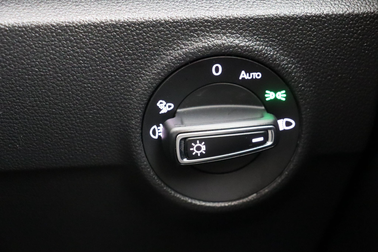 Used Volkswagen T-Roc 2023 for sale - 77926061: Photo 19