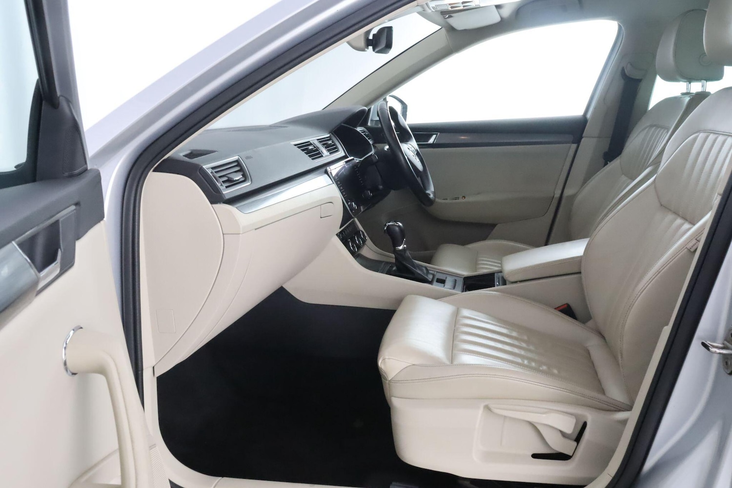 Used Skoda Superb 2021 for sale - 76644742: Photo 12