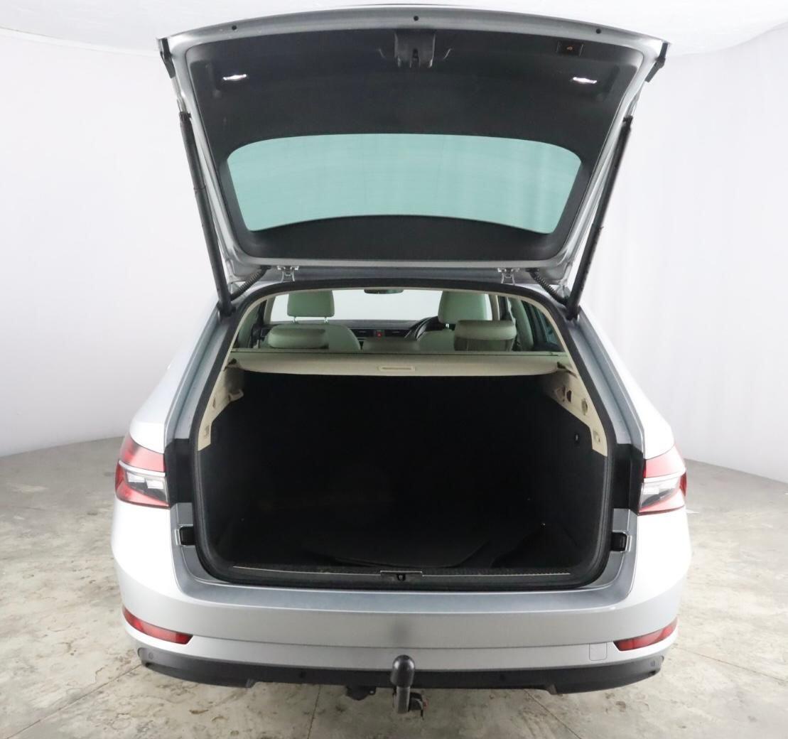 Used Skoda Superb 2021 for sale - 76644742: Photo 56