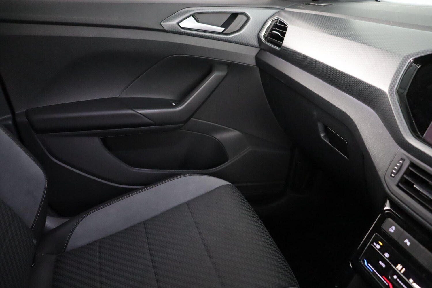 Used Volkswagen T-Cross 2023 for sale - 76913284: Photo 16