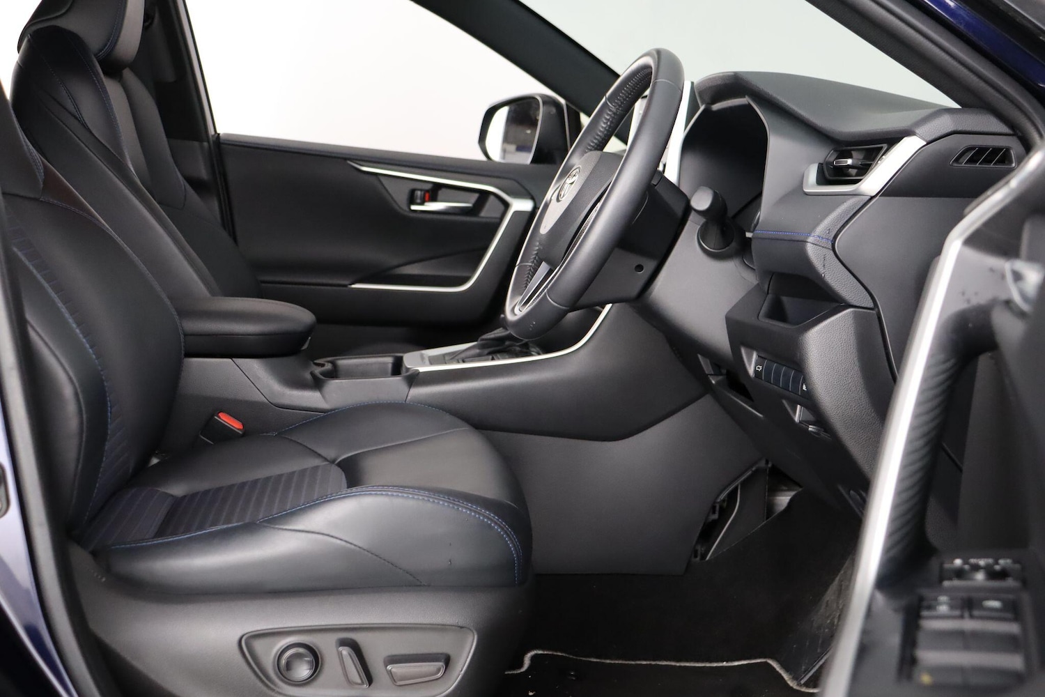 Used Toyota RAV4 2021 for sale - 76899215: Photo 12