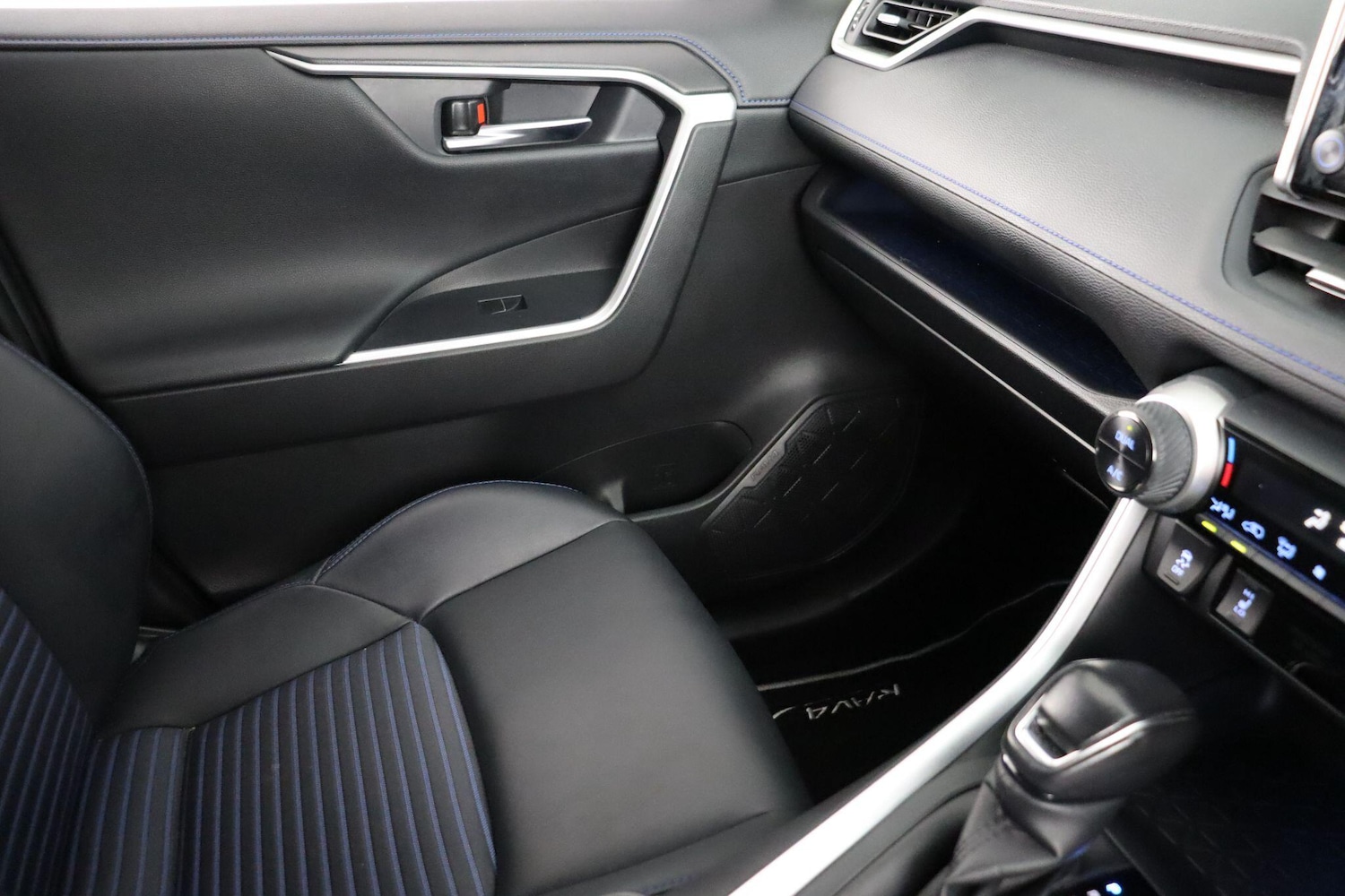 Used Toyota RAV4 2021 for sale - 76899215: Photo 16