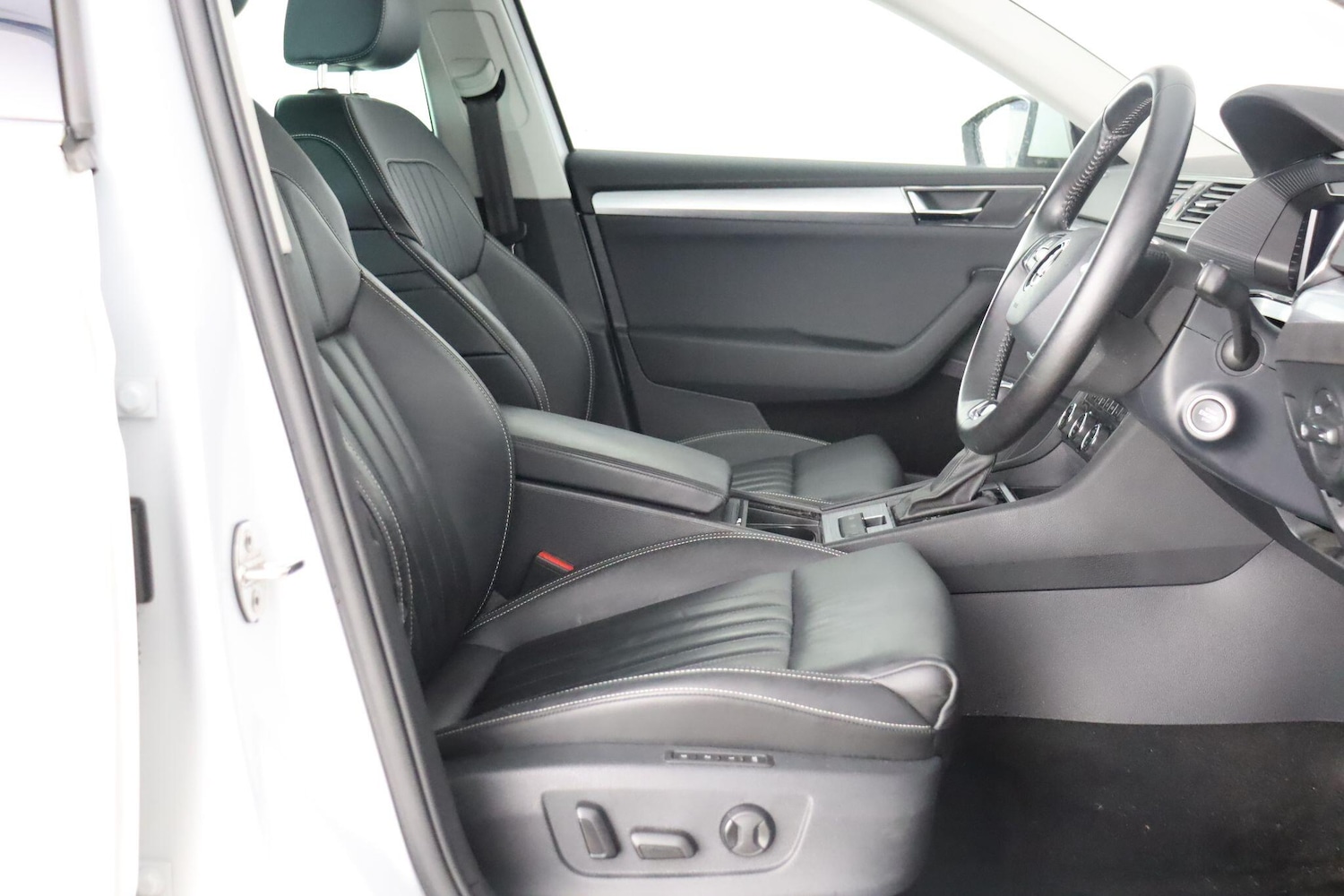 Used Skoda Superb 2023 for sale - 77130872: Photo 13