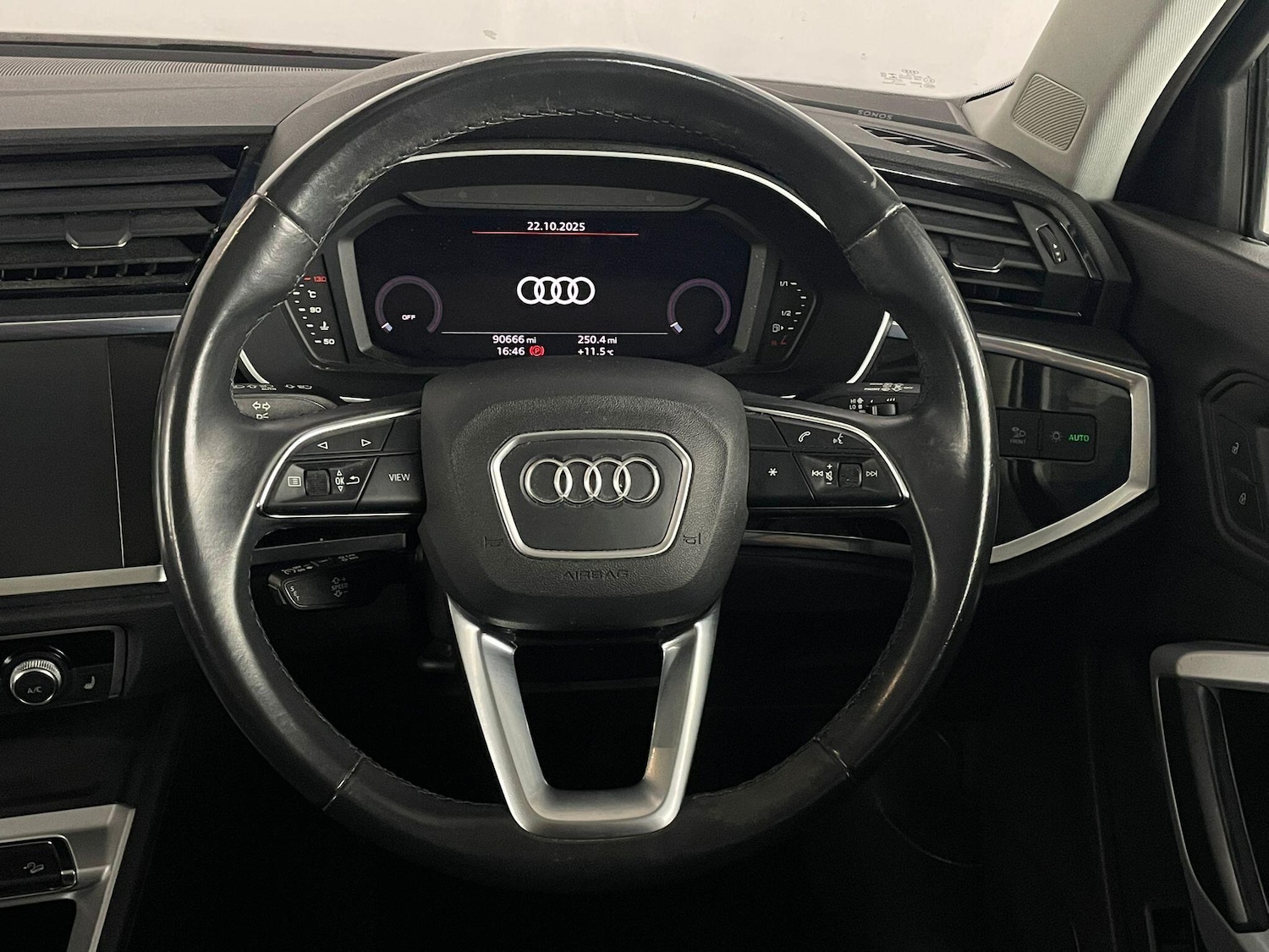 Used Audi Q3 for sale - 77230393: Photo 9