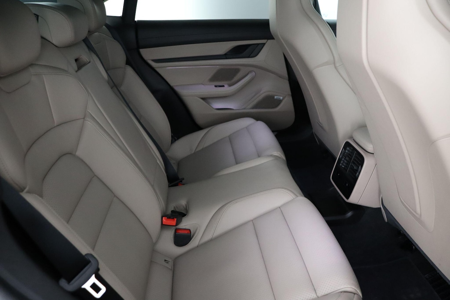 Used Porsche Taycan 2021 for sale - 77925841: Photo 11