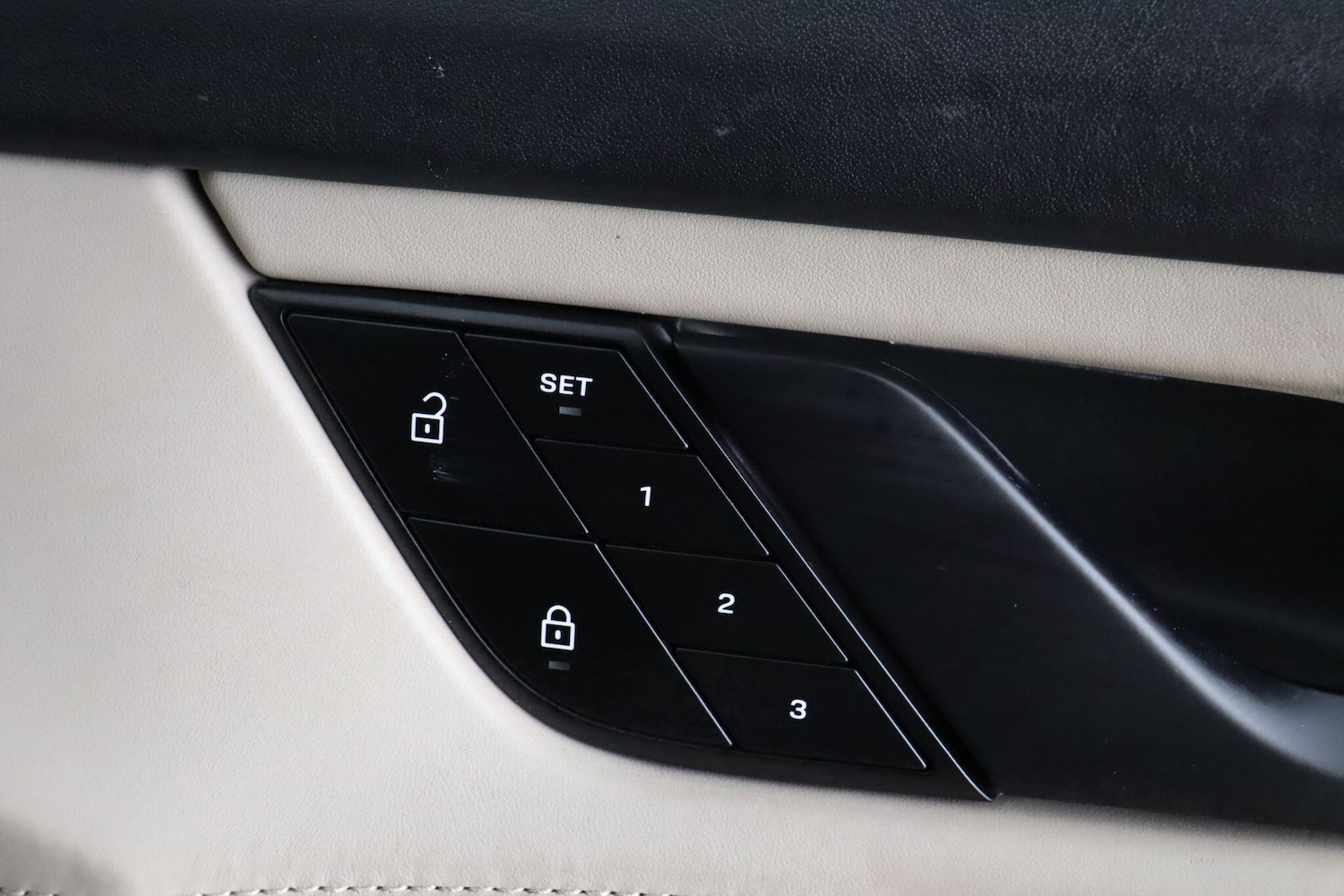 Used Porsche Taycan 2021 for sale - 77925841: Photo 17