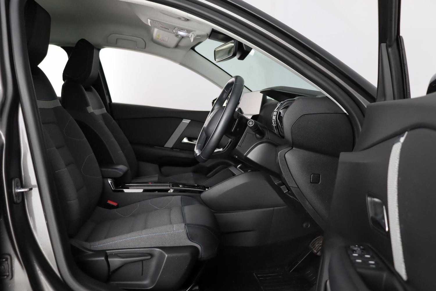 Used Citroen C4 2023 for sale - 76952984: Photo 12