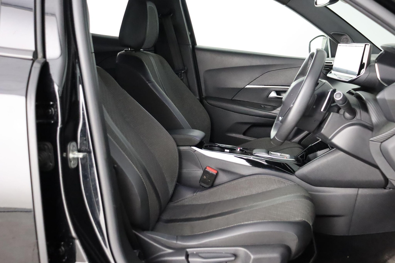 Used Peugeot 2008 2023 for sale - 77484569: Photo 13