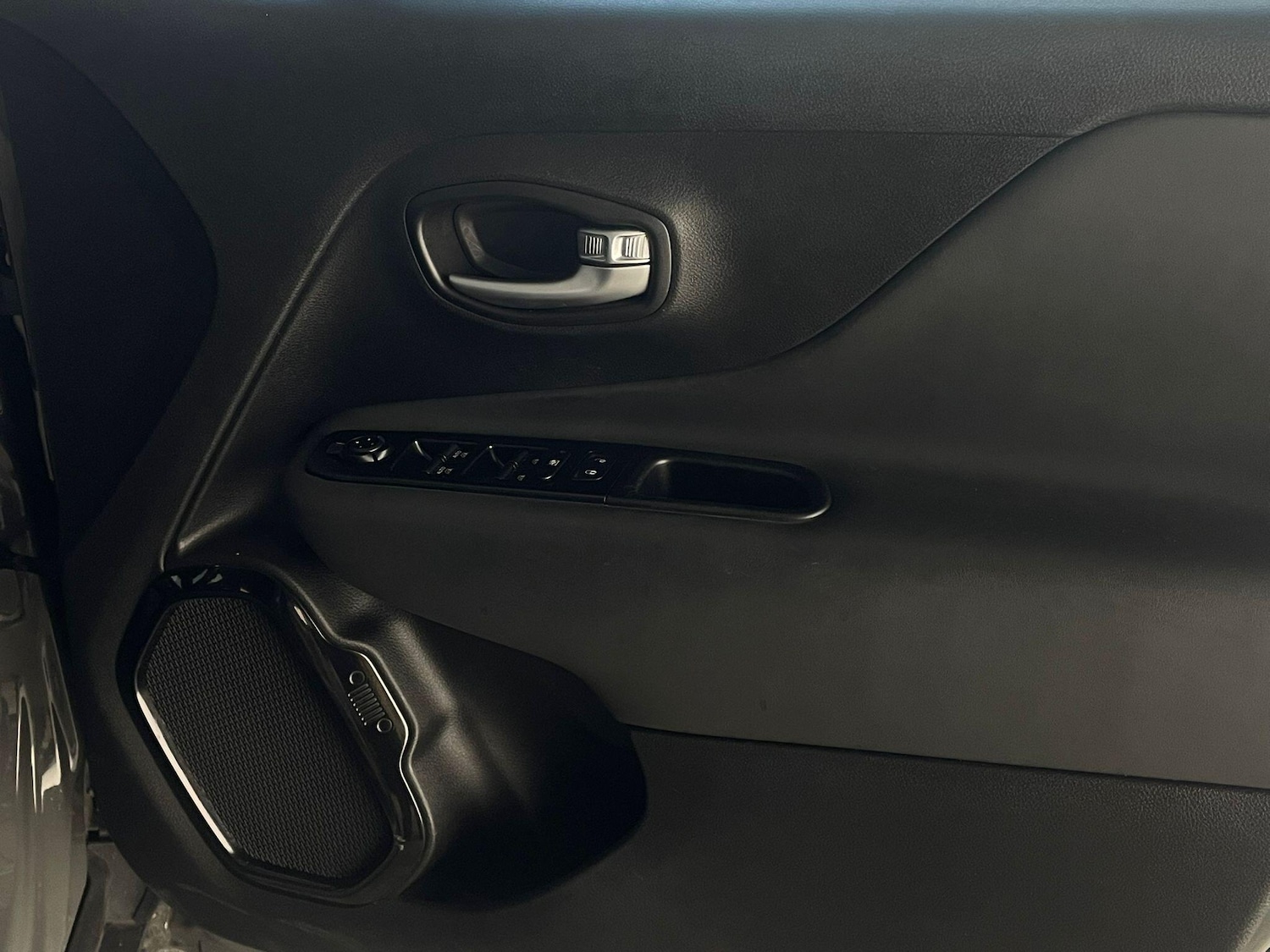 Used Jeep Renegade 2020 for sale - 76072064: Photo 25