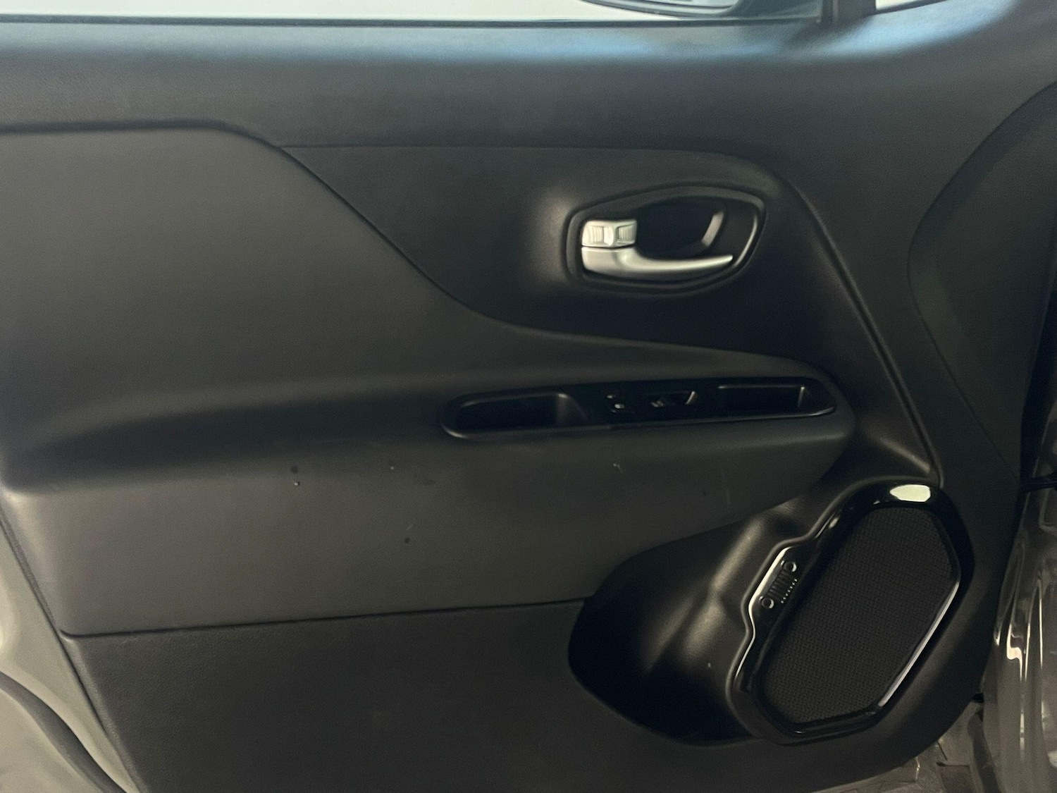 Used Jeep Renegade 2020 for sale - 76072064: Photo 26