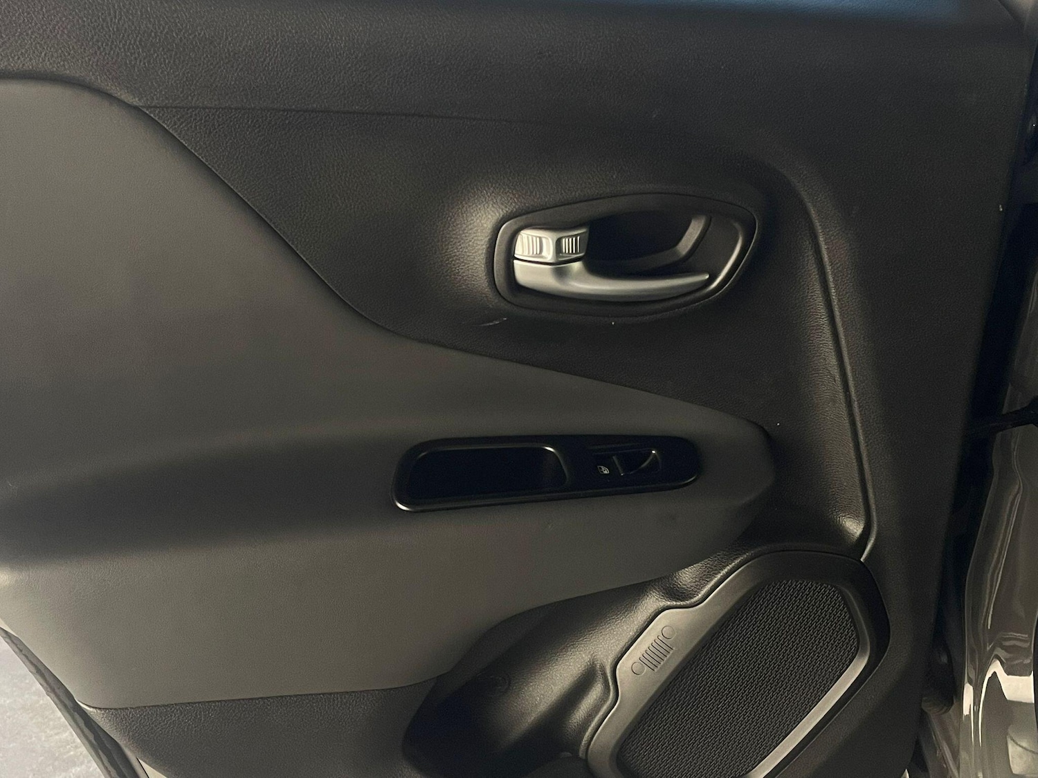 Used Jeep Renegade 2020 for sale - 76072064: Photo 27