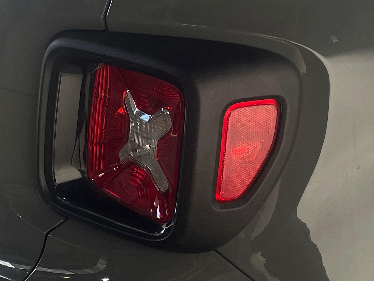 Used Jeep Renegade 2020 for sale - 76072064: Photo 33