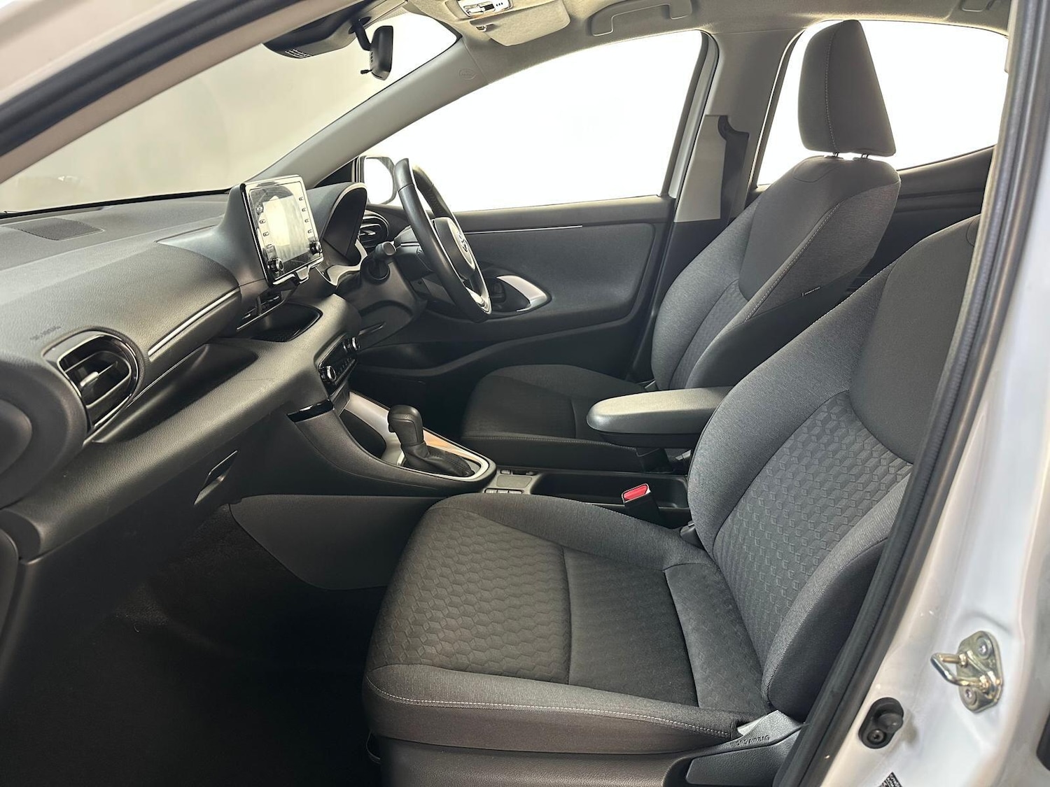 Used Toyota Yaris 2022 for sale - 76689198: Photo 7