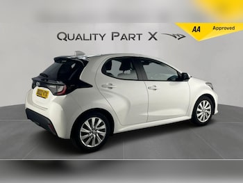 Used Toyota Yaris 2022 for sale - 76000674: Photo 2