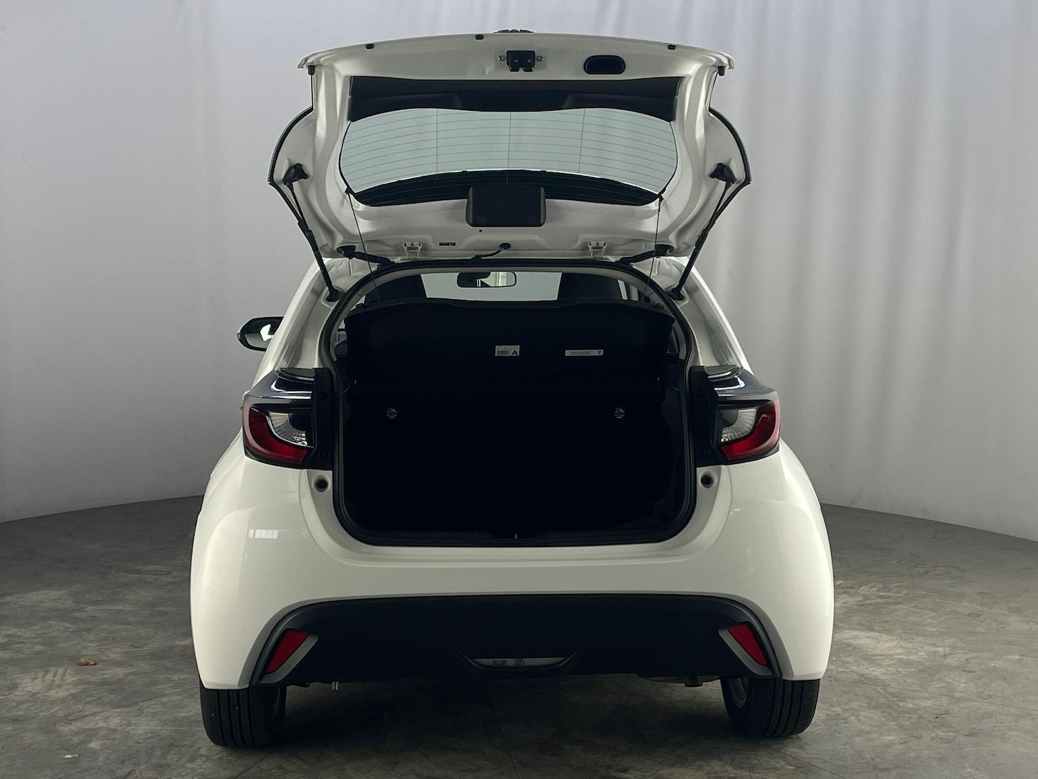 Used Toyota Yaris 2022 for sale - 76000674: Photo 40
