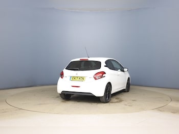 Used Peugeot 208 2017 for sale - 79397124: Photo