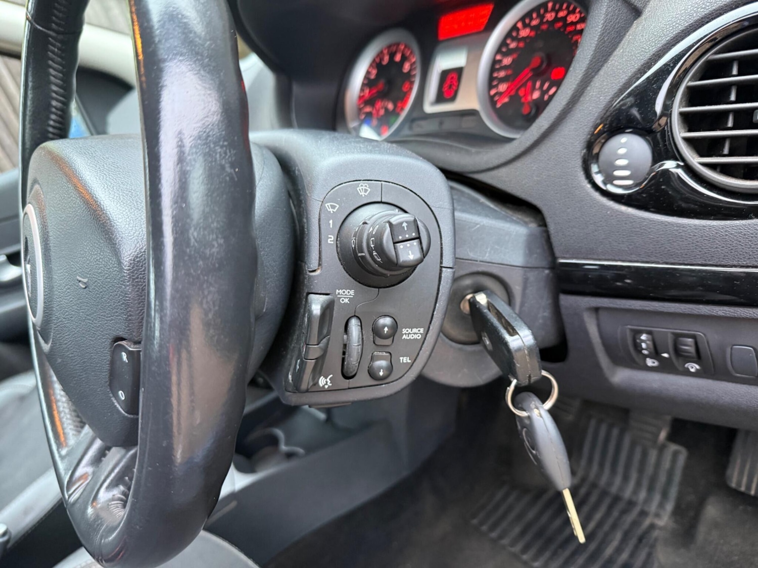 Used Renault Clio 2011 for sale - 77411801: Photo 15