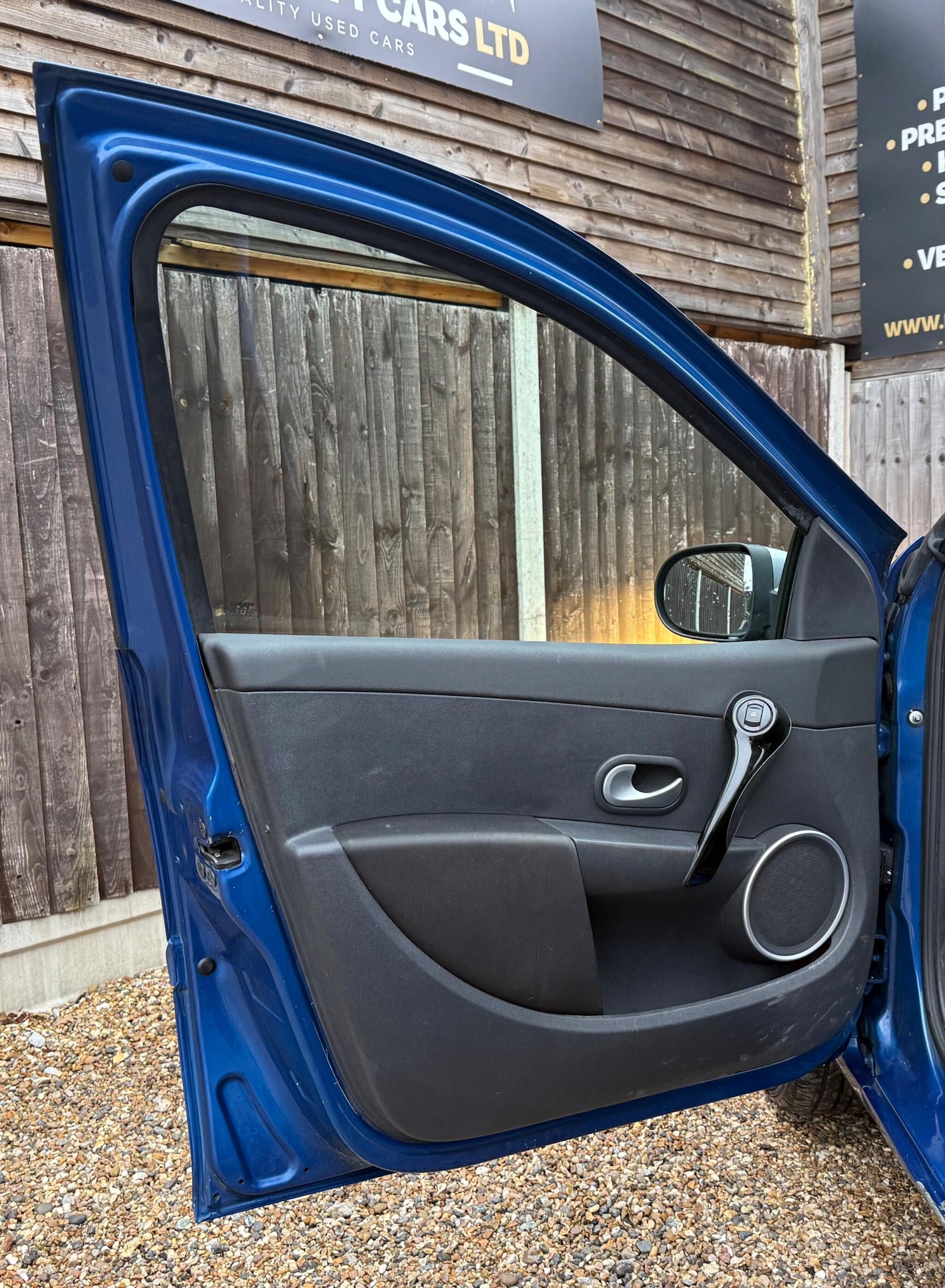 Used Renault Clio 2011 for sale - 77411801: Photo 17