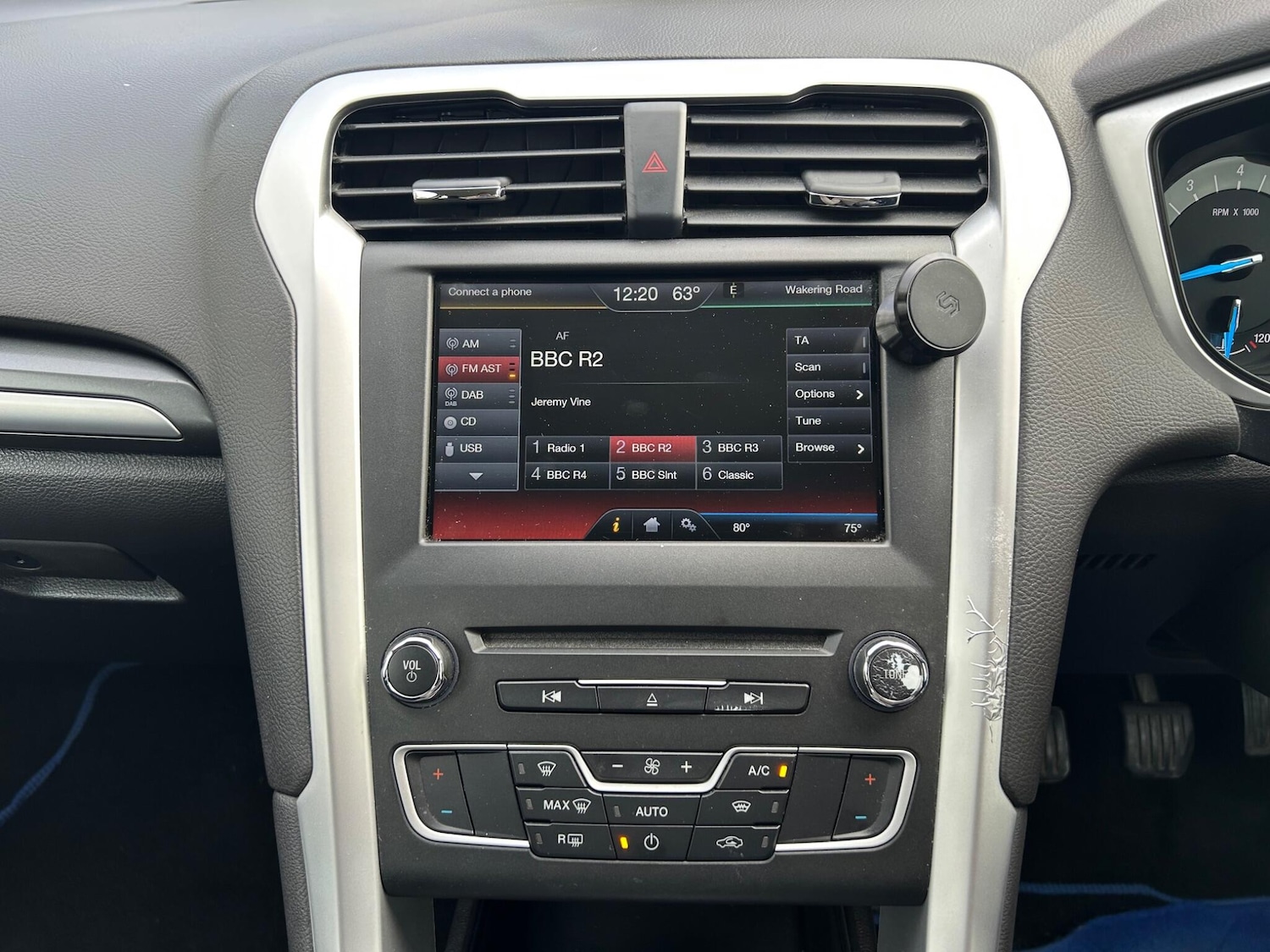 Used Ford Mondeo 2015 for sale - 76457360: Photo 39