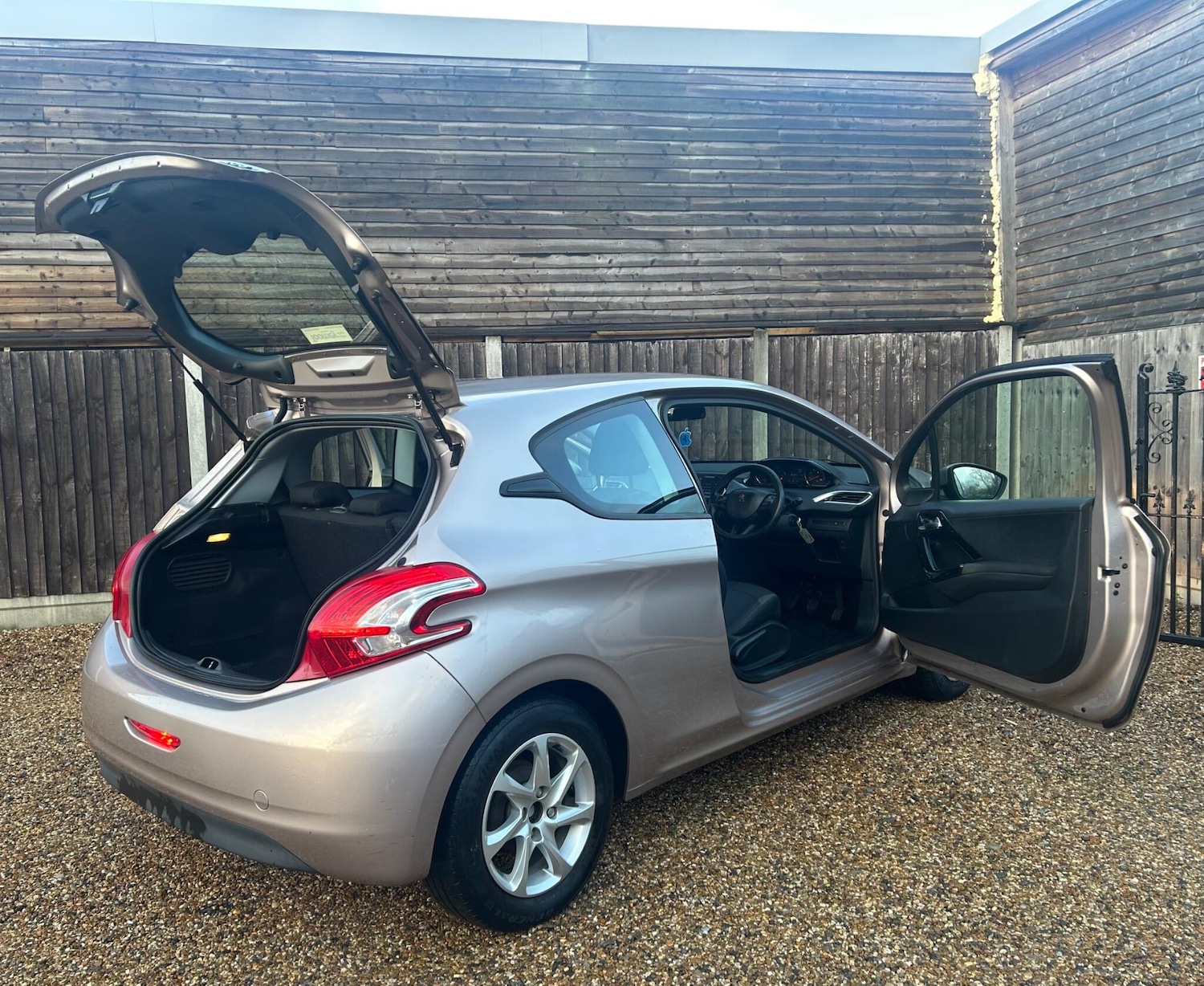 Used Peugeot 208 for sale - 77237599: Photo 13