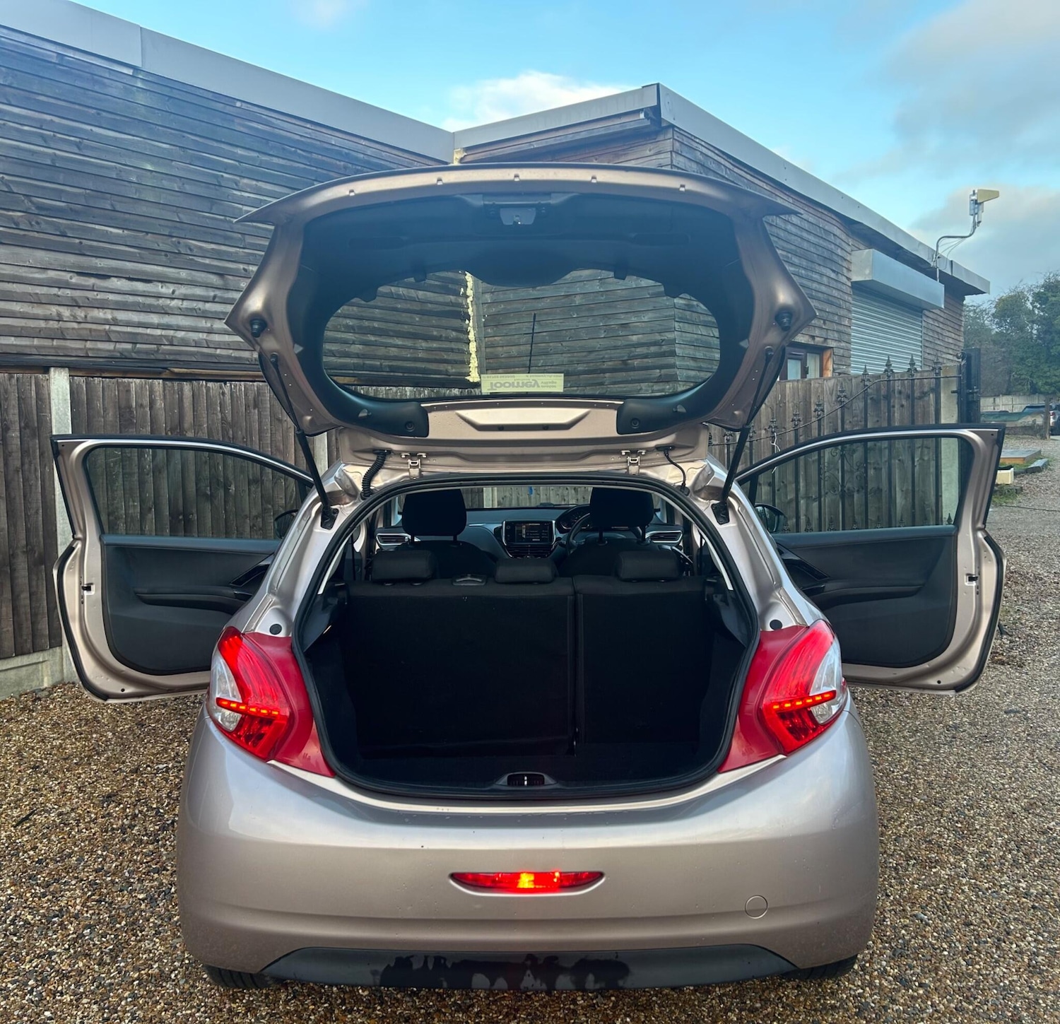 Used Peugeot 208 for sale - 77237599: Photo 14