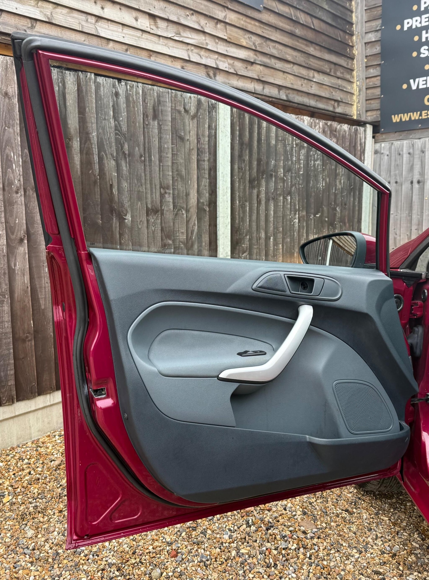 Used Ford Fiesta 2010 for sale - 77412359: Photo 20