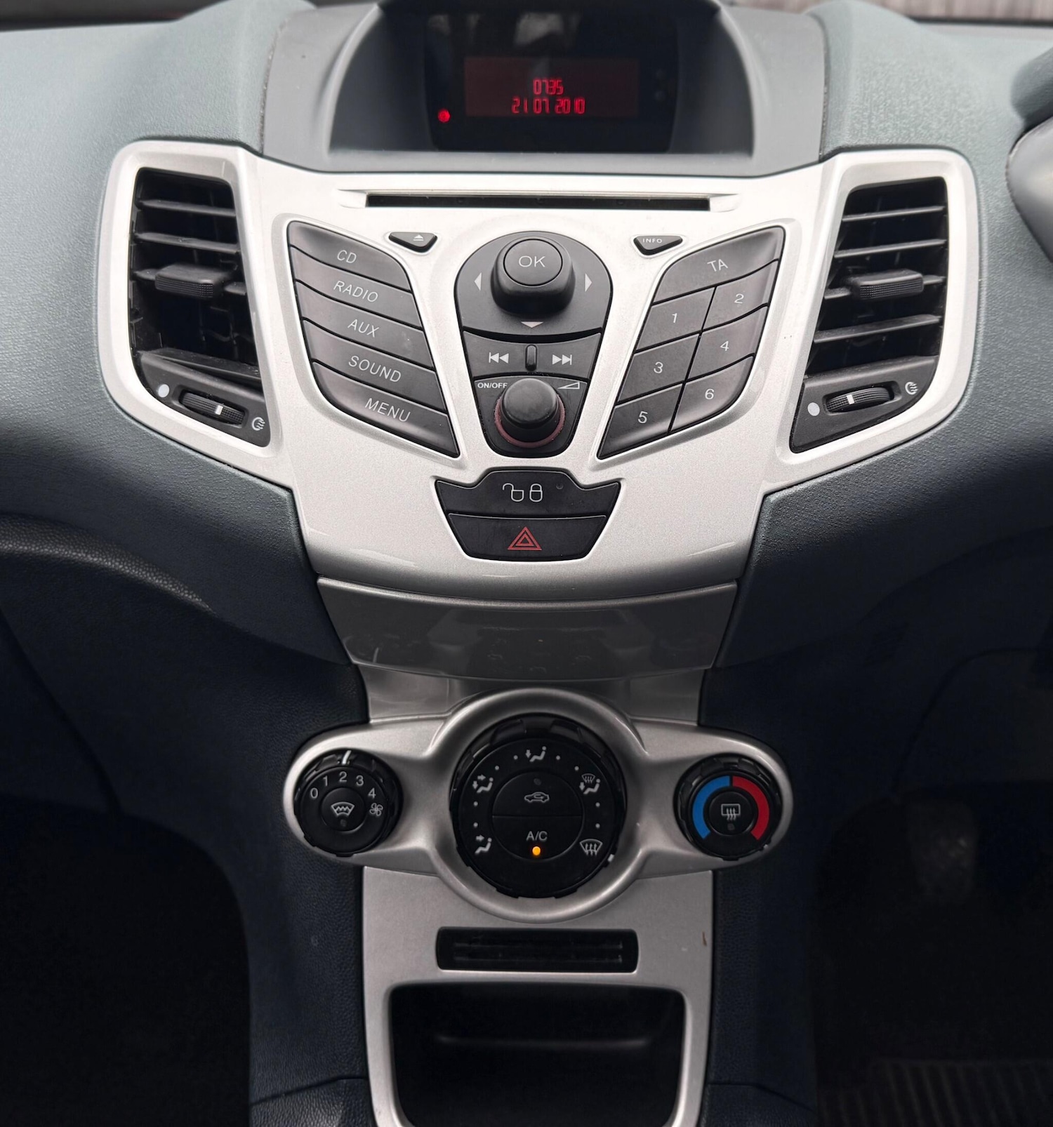 Used Ford Fiesta 2010 for sale - 77412359: Photo 36