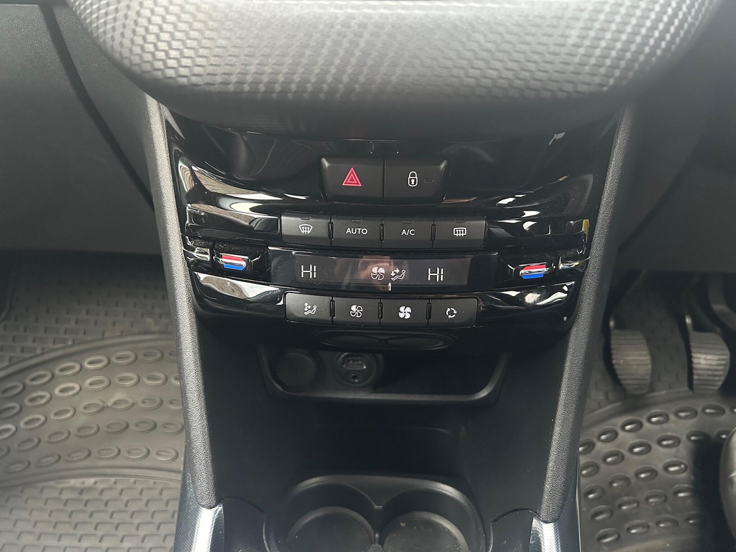 Used Peugeot 2008 2014 for sale - 76657933: Photo 19