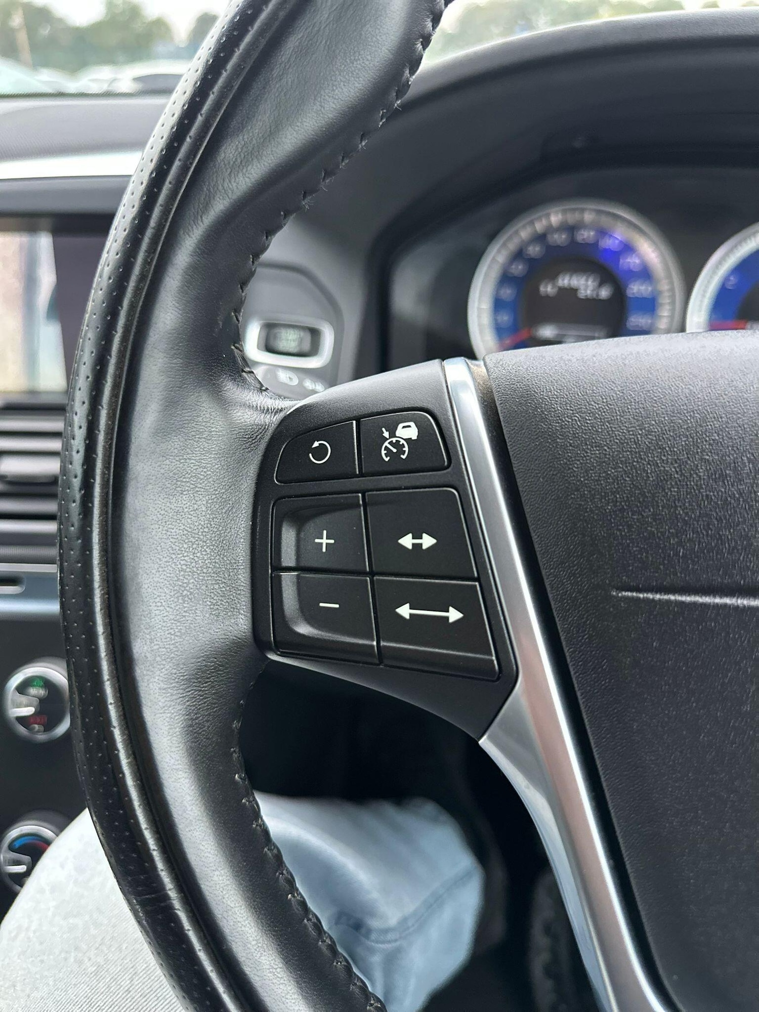 Used Volvo XC60 2025 for sale - 76993093: Photo 31