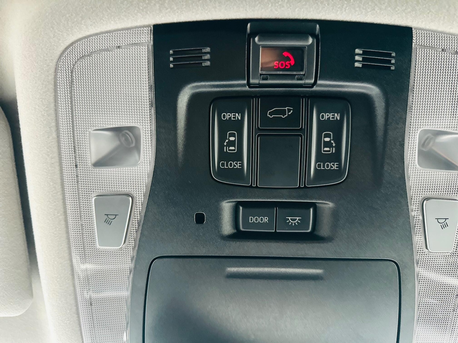 Used Toyota Alphard for sale - 76752760: Photo 18